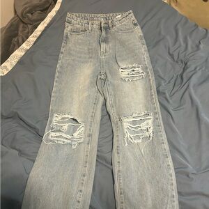 Distressed high-waisted blue jeans #distresseddenim #jeans #zara